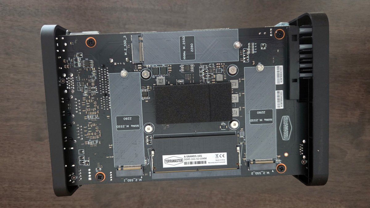 Disassembly of the unit is very simple. ©Nerces for Clubic
