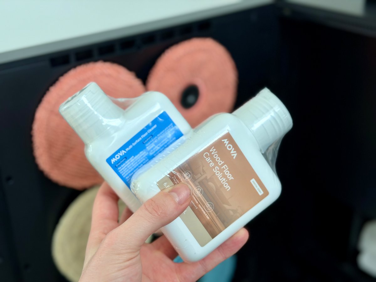 The two detergents provided with the unit ©Mathieu Grumiaux for Clubic