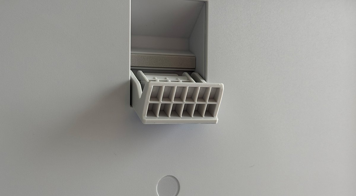 The hook to store the Winbot W3 Omni. ©Charles Gouin-Peyrot for Clubic