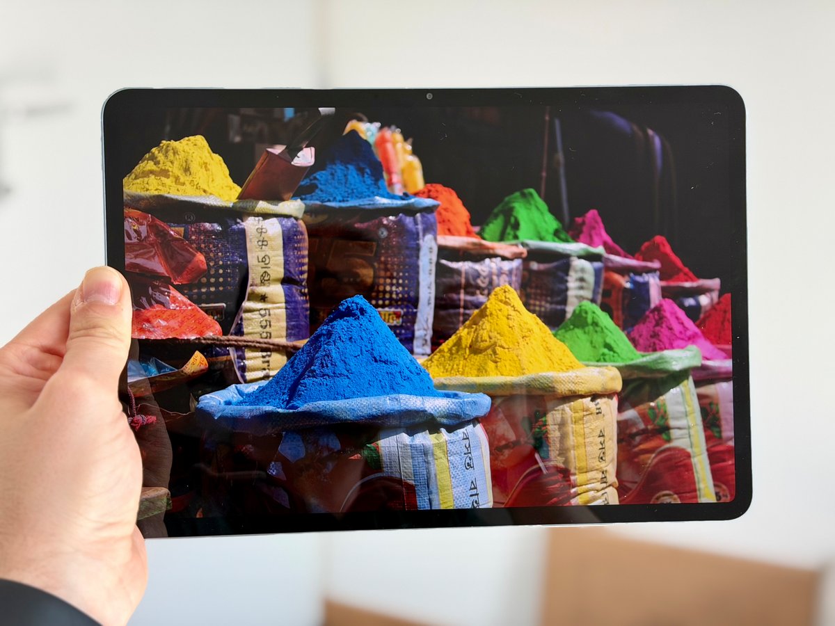 Des couleurs parfois un peu trop flatteuses, mais un écran qui fait plus que le job ©Mathieu Grumiaux for Clubic