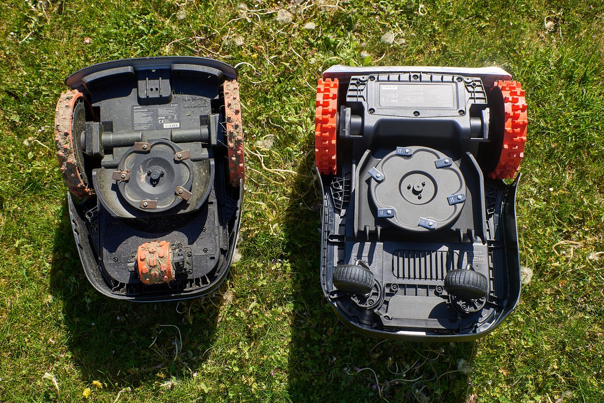 Three motorized wheels vs 2 motorized wheels and 2 jockey wheels, one will likely do better