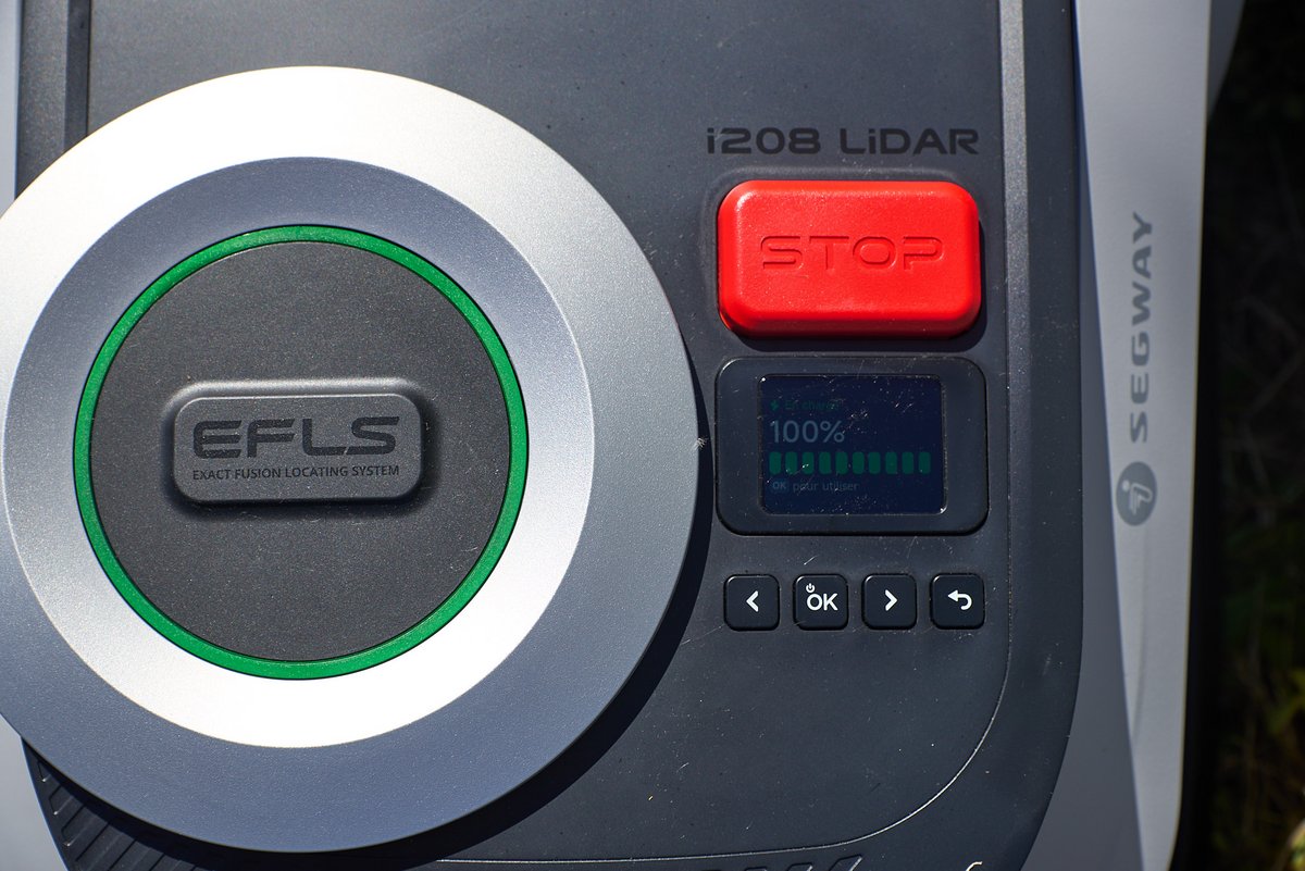 A simple control panel with a screen that’s quite hard to read in the sun © Marc Beekenkamp for Clubic