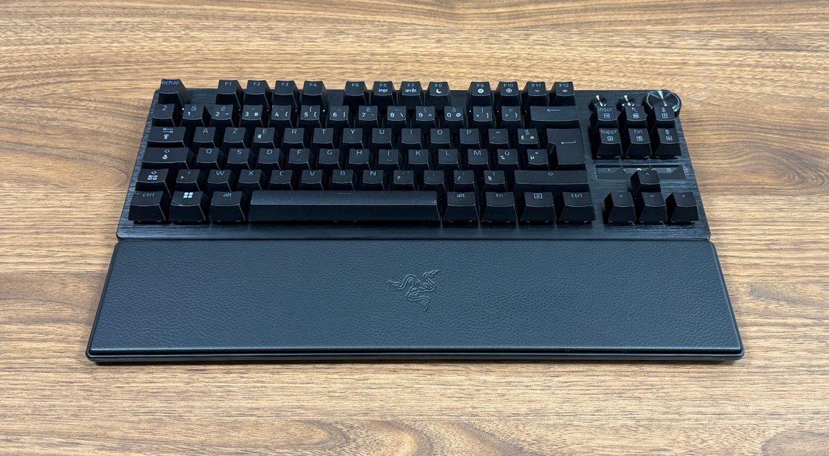 The dimensions of the Huntsman V3 Pro TKL 8KHz are compact. ©Charles Gouin-Peyrot for Clubic
