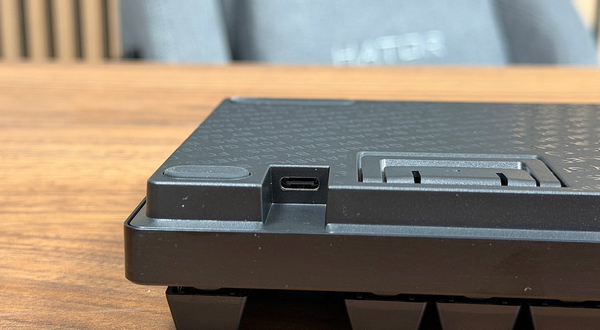 The USB-C connector is nicely tucked away. ©Charles Gouin-Peyrot for Clubic