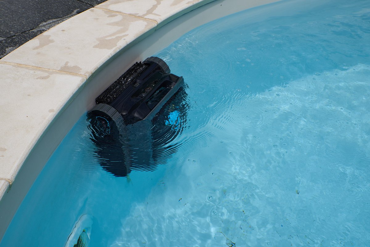 Le nettoyage de la ligne d'eau, une force chez Aiper © Marc Beekenkamp pour Clubic