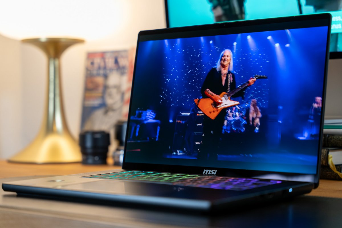 The OLED display of the Stealth offers excellent image quality. © Nathan Le Gohlisse for Clubic