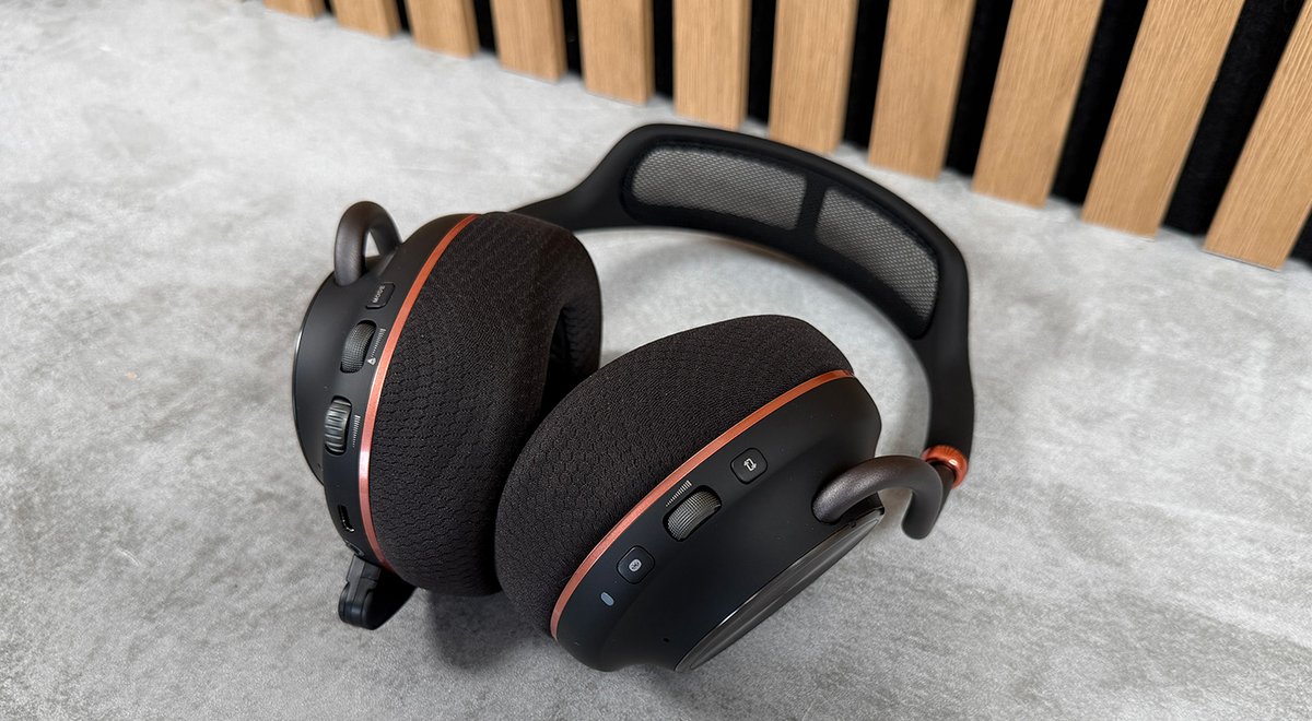 De très nombreux boutons sont présents sur le casque. ©Charles Gouin-Peyrot pour Clubic