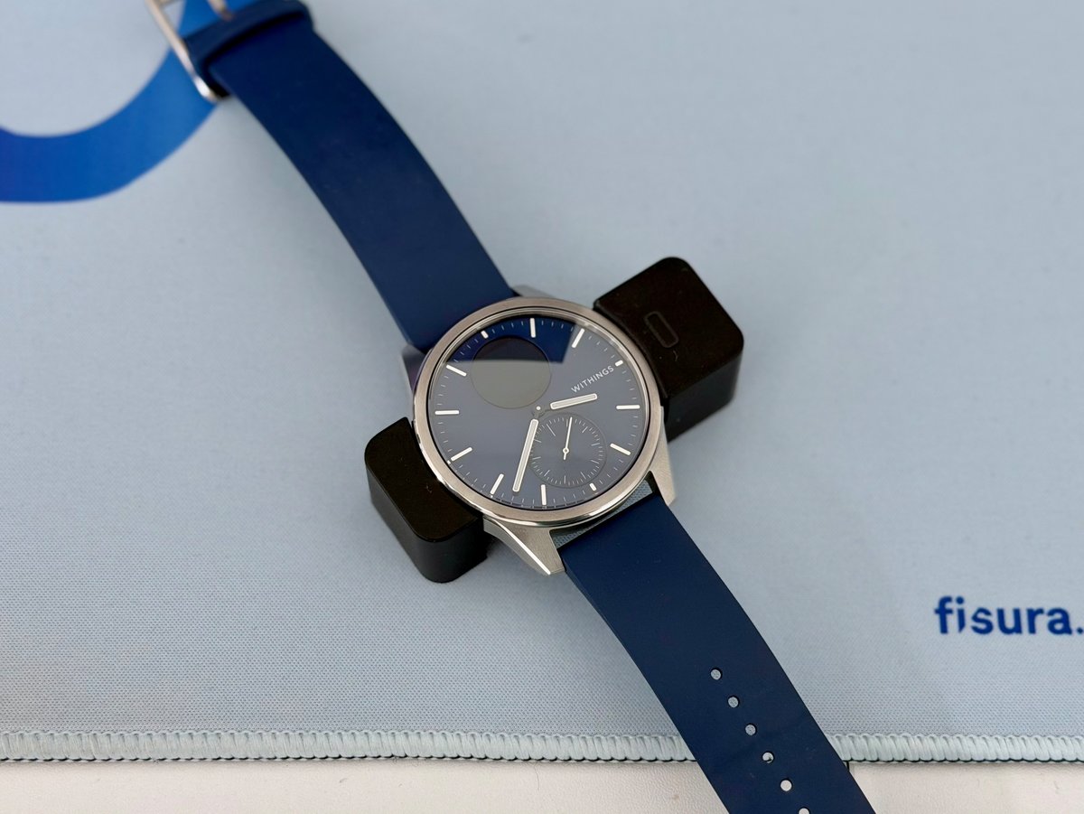 The sensor looks a bit out of place; a magnetic dock would be nicer ©Mathieu Grumiaux for Clubic