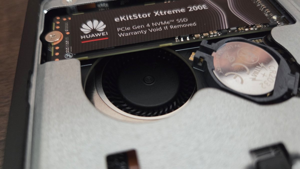 The tiny fan can quickly rise into the upper frequencies. Ouch! ©Geekom