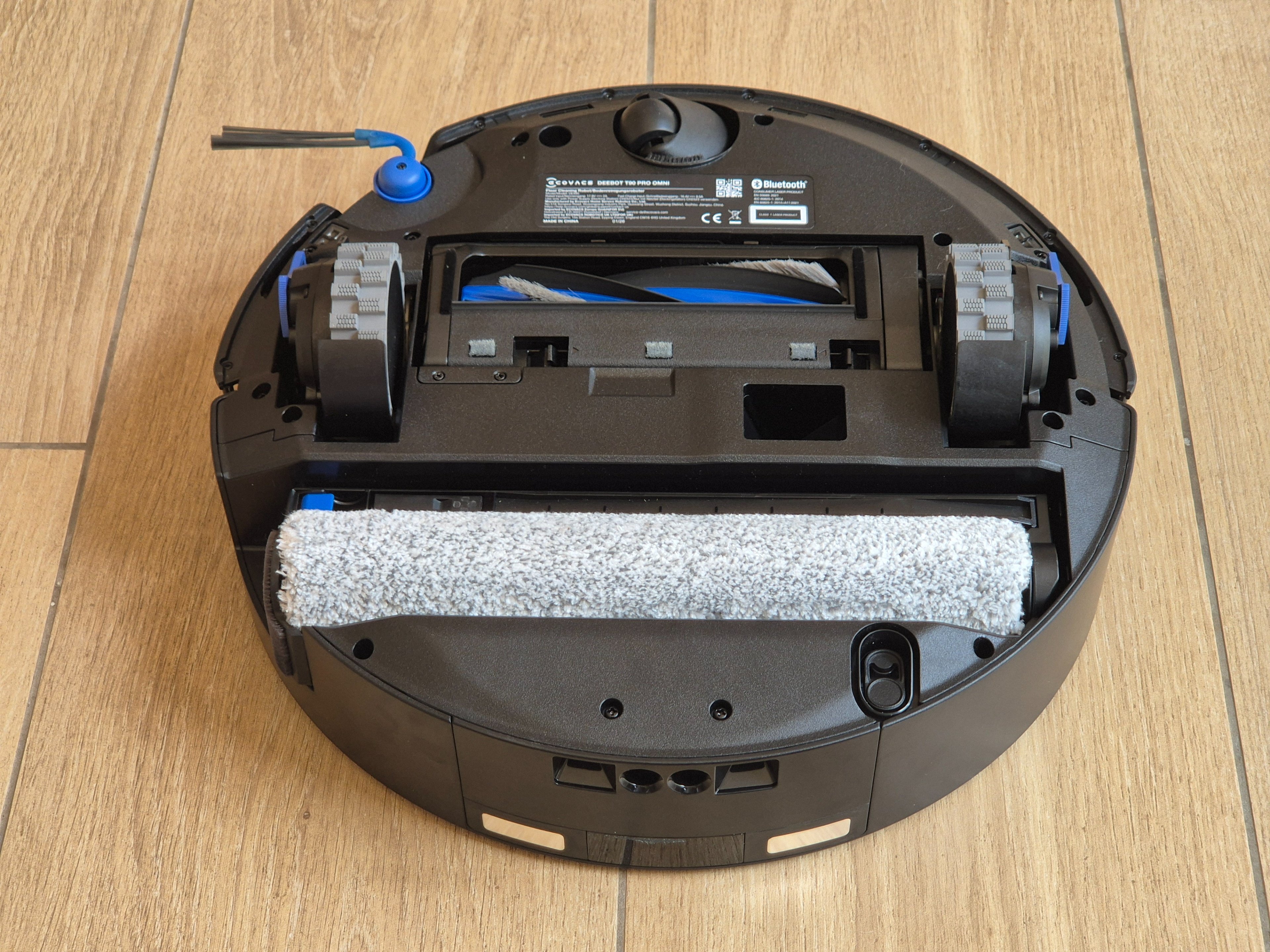 The underside of the Ecovacs Deebot T90 Pro Omni ©Hagop Kavafian for Clubic