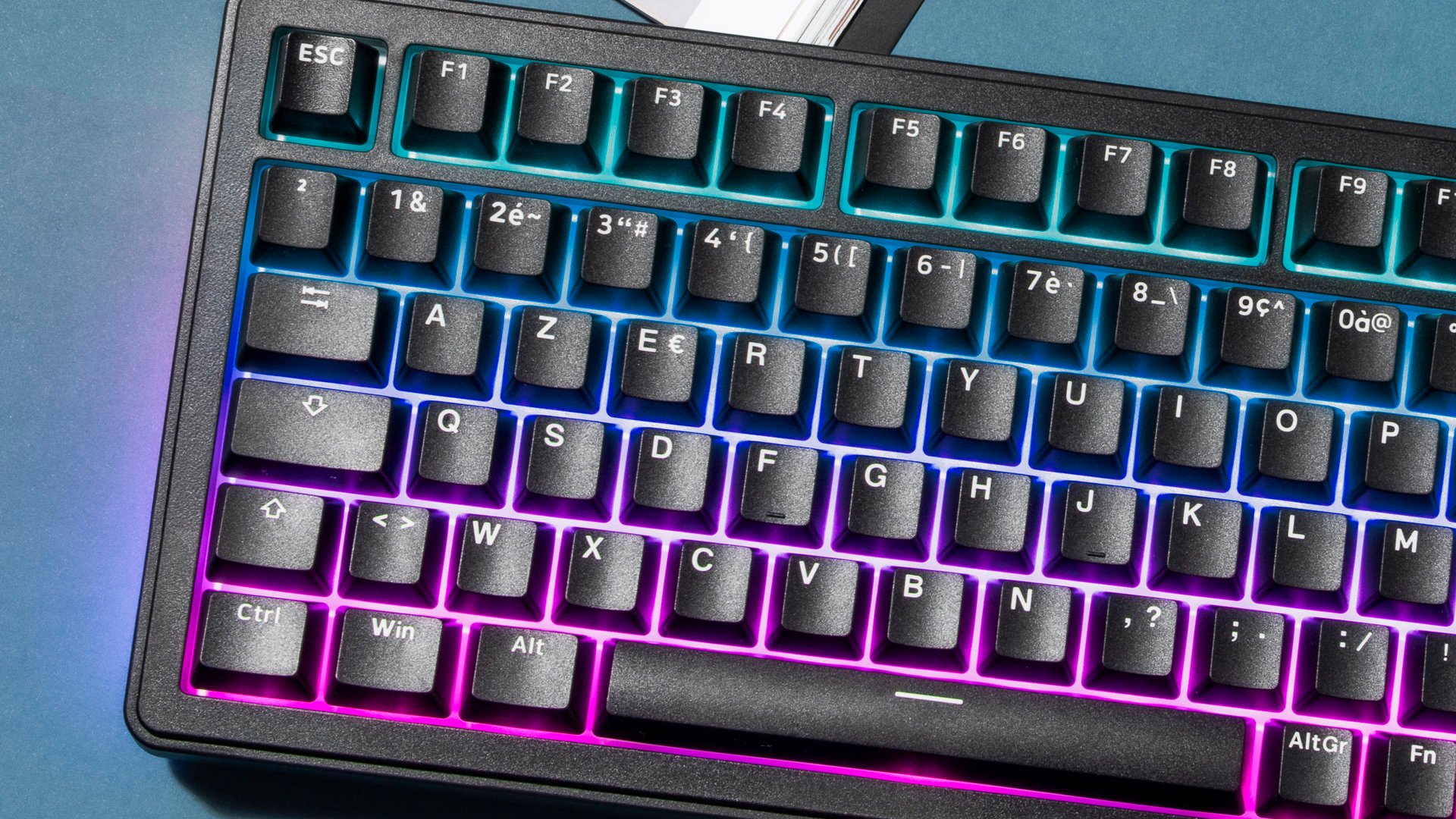 Hélas, le rétroréfléchissement ne passe pas au travers des keycaps. ©The G-Lab