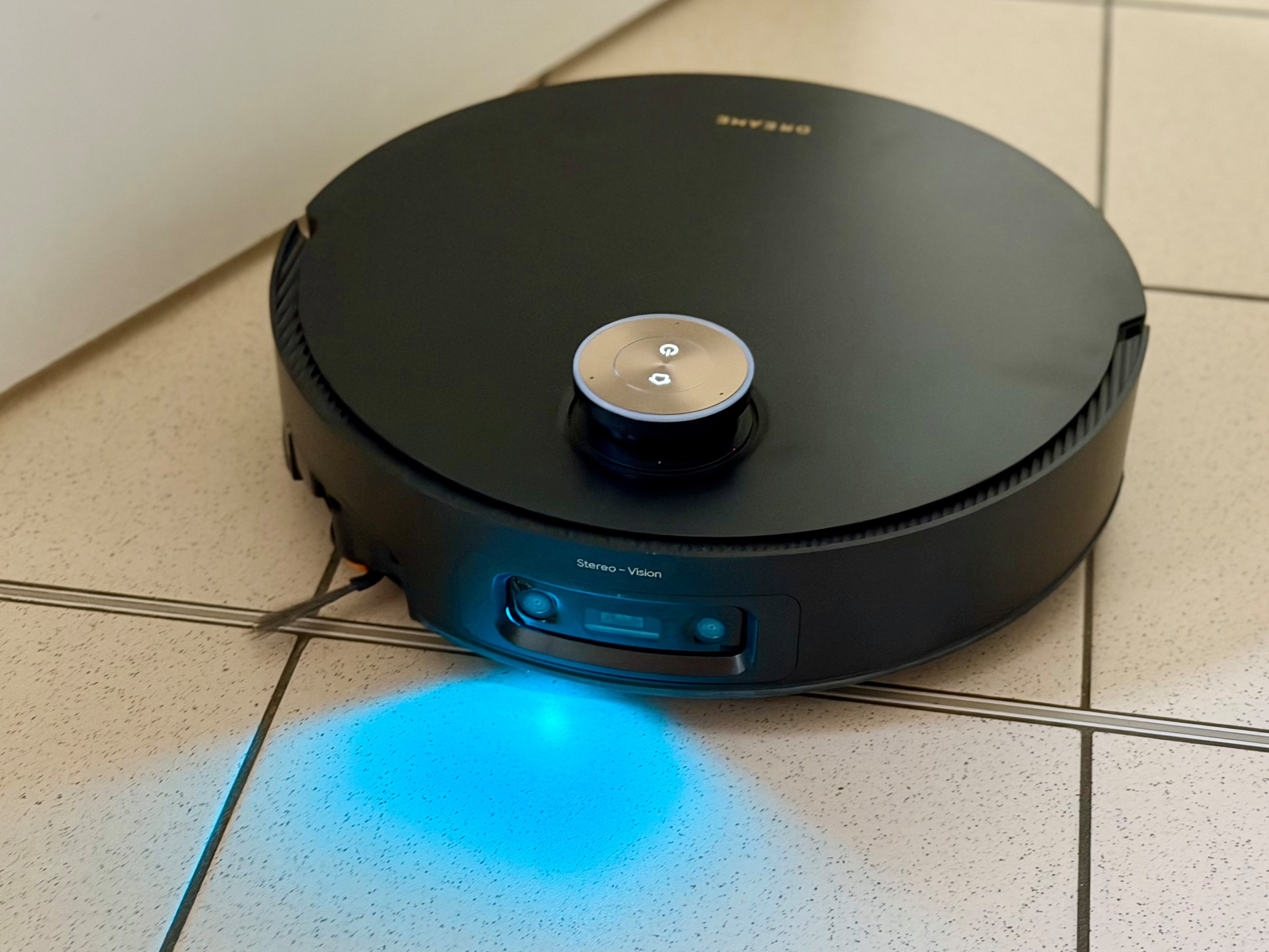 Un nouvel éclairage bleu pour mieux repérer les différents déchets ©Mathieu Grumiaux pour Clubic