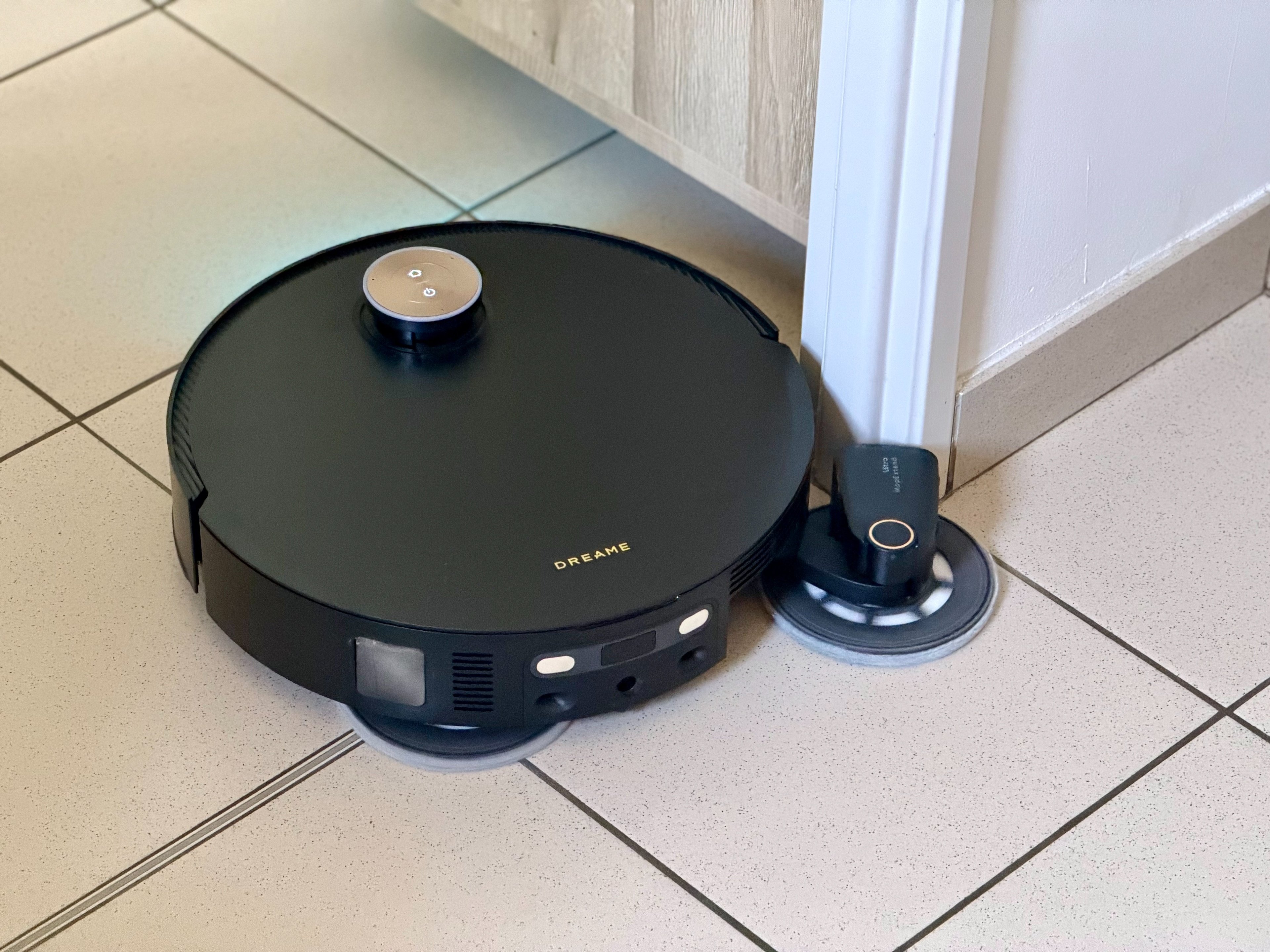Ce n'est que le premier niveau d'extension de la serpillère, qui peut s'étendre jusqu'à 18 cm ©Mathieu Grumiaux pour Clubic