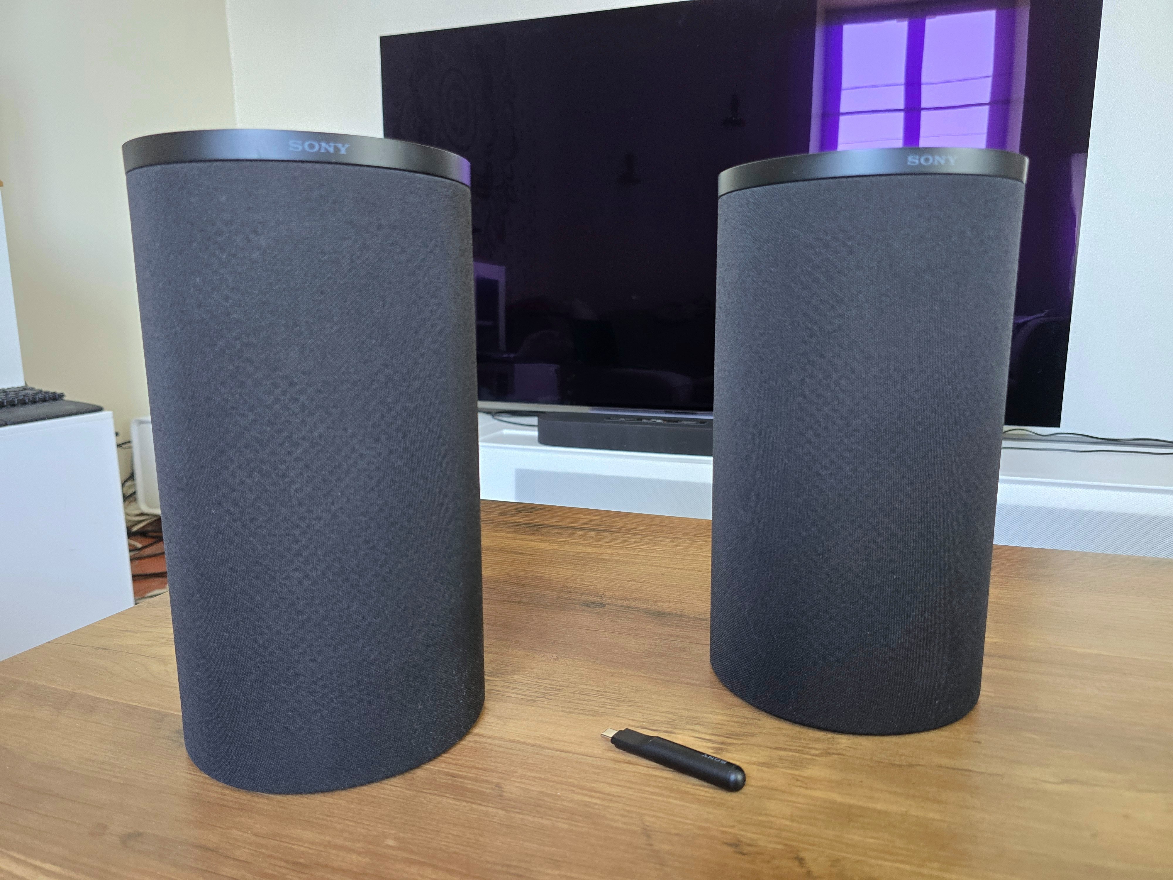 Rear 9 speakers, with the USB-C mic for smartphone calibration. © Matthieu Legouge