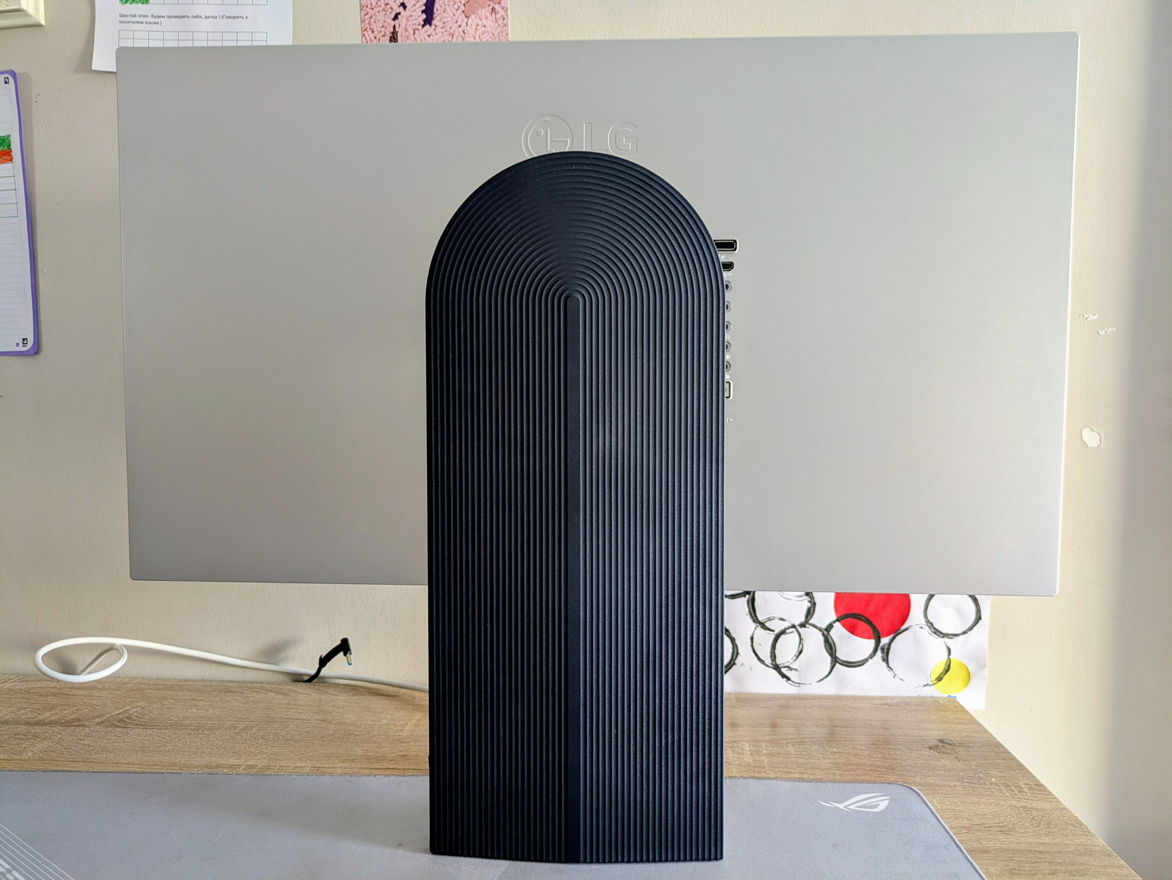 Panneau arrière stylé, même avec sa finition plastique © Vincent Touveneau pour Clubic