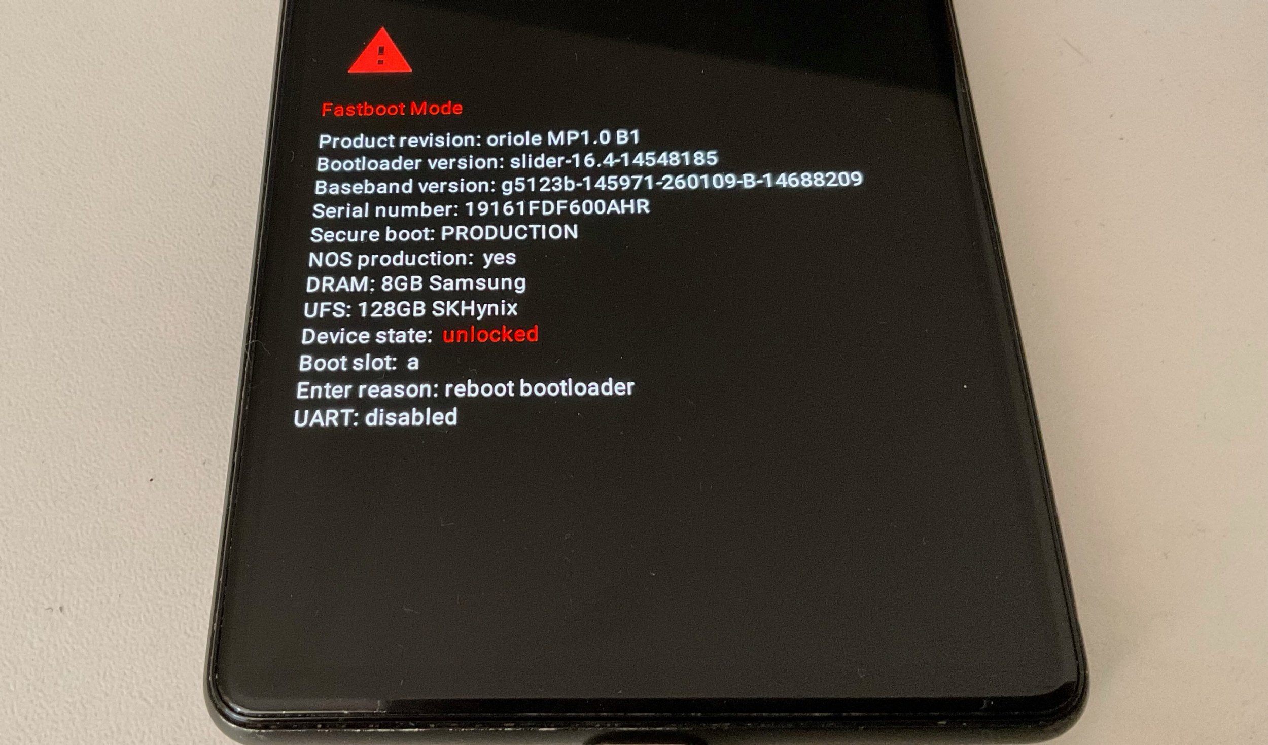 When the bootloader screen appears, you briefly feel like you’ve become a character in Mr. Robot. © Clubic