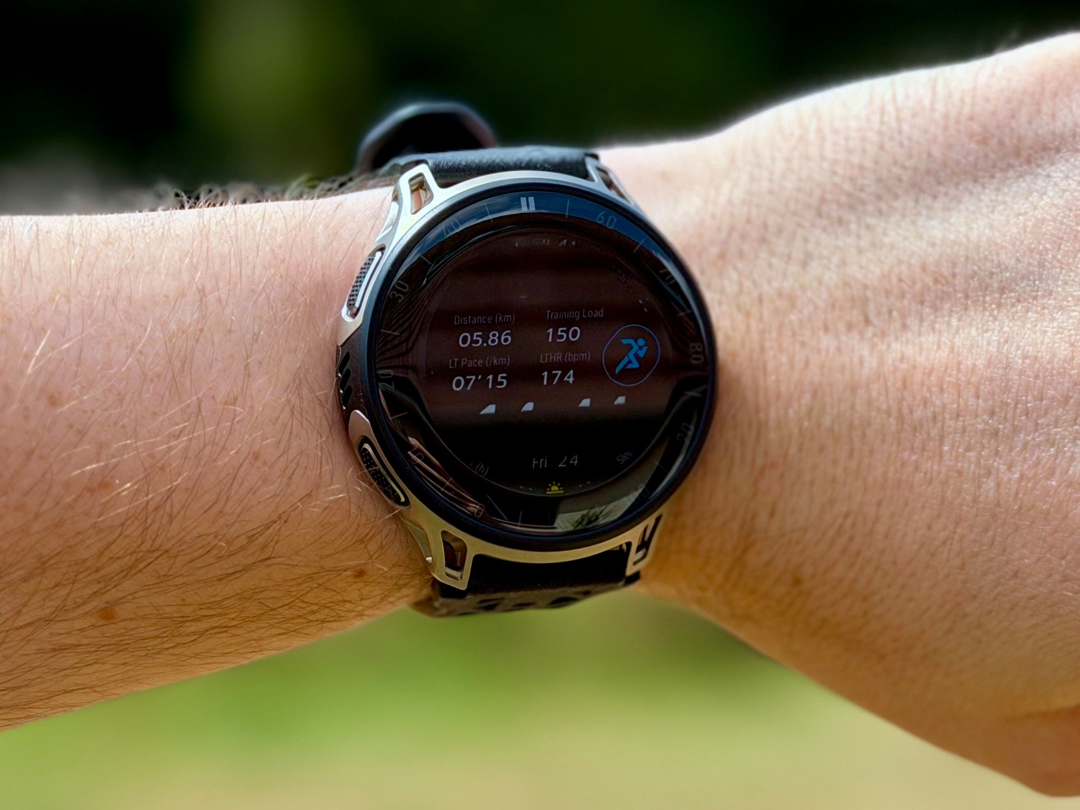 Not the most elegant watch on the market, but discreet enough to go unnoticed ©Mathieu Grumiaux for Clubic