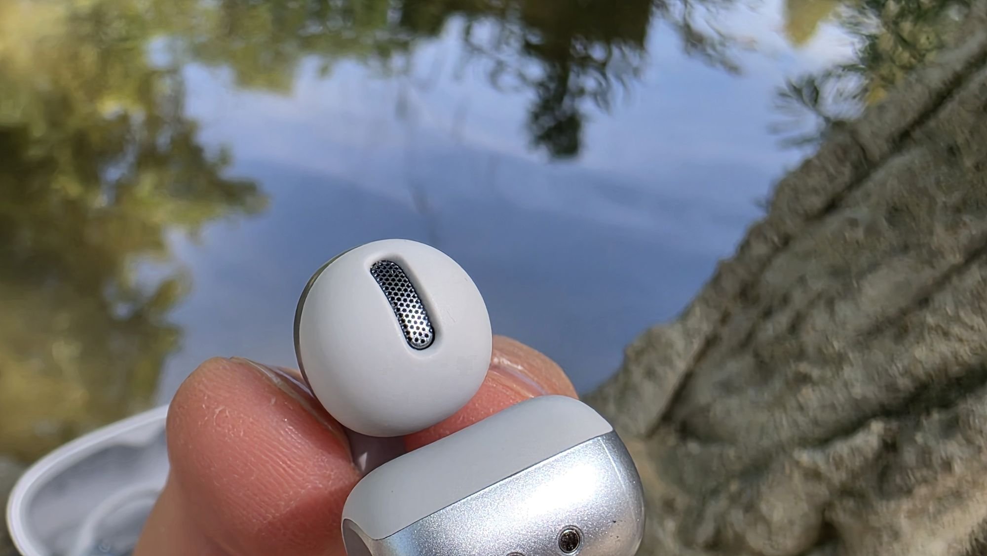 They offer a similar extension, they’re a little more punchy (slight boost in lower-mid), but become a touch brighter at high volume. At moderate volume, the two are roughly equal, but Shokz’ balance feels superior at high volume.