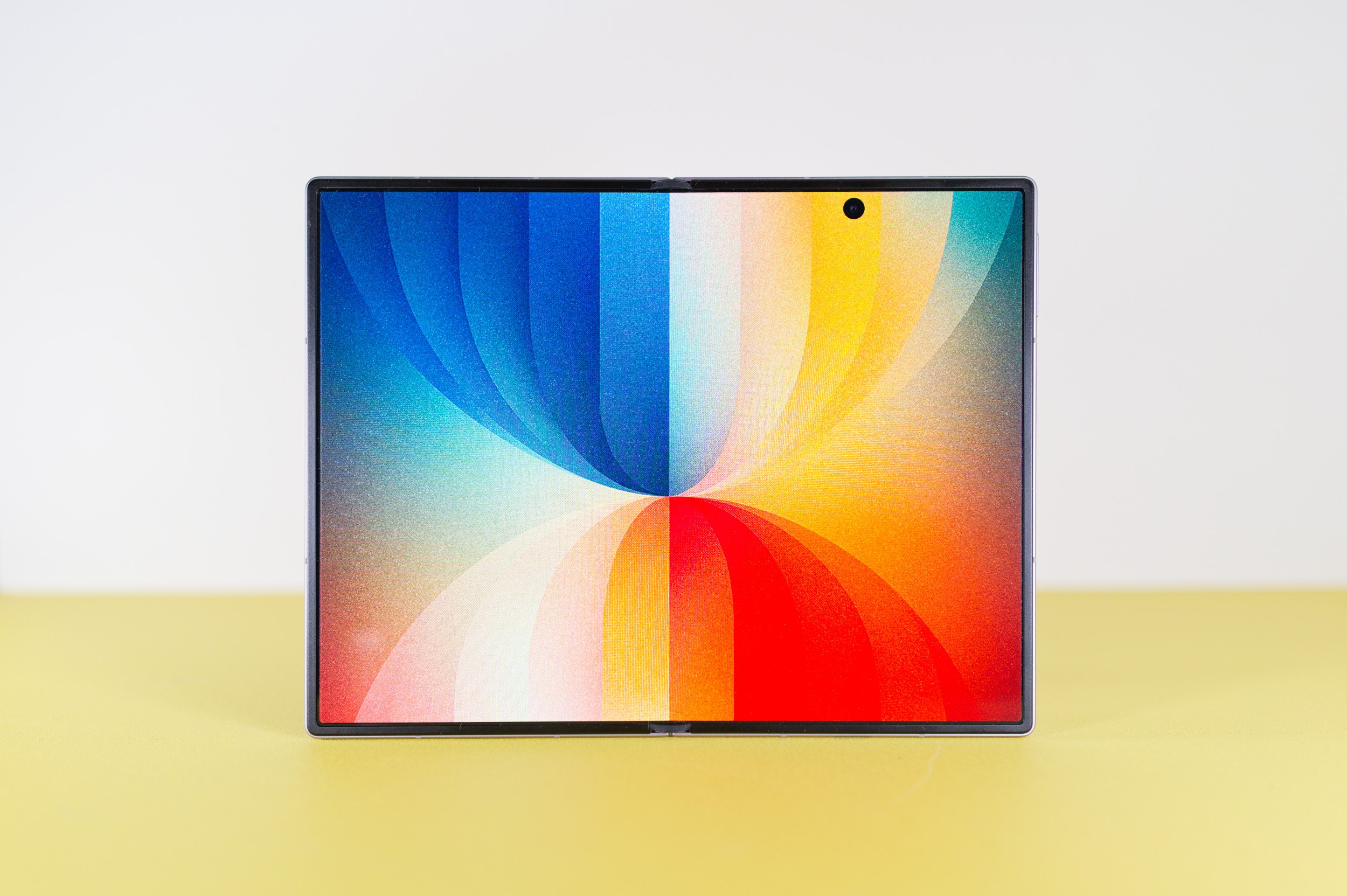Dommage que Samsung n'ait pas conservé la caméra sous l'écran pour le Z Fold 8 © Marc Mitrani for Clubic