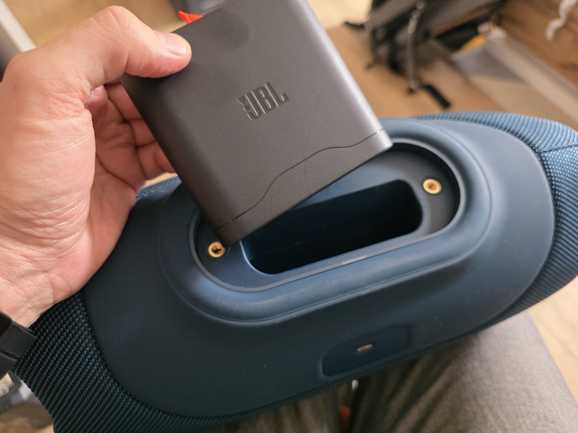Superb feature, removable battery should be standard on Bluetooth speakers © Guillaume Fourcadier pour Clubic