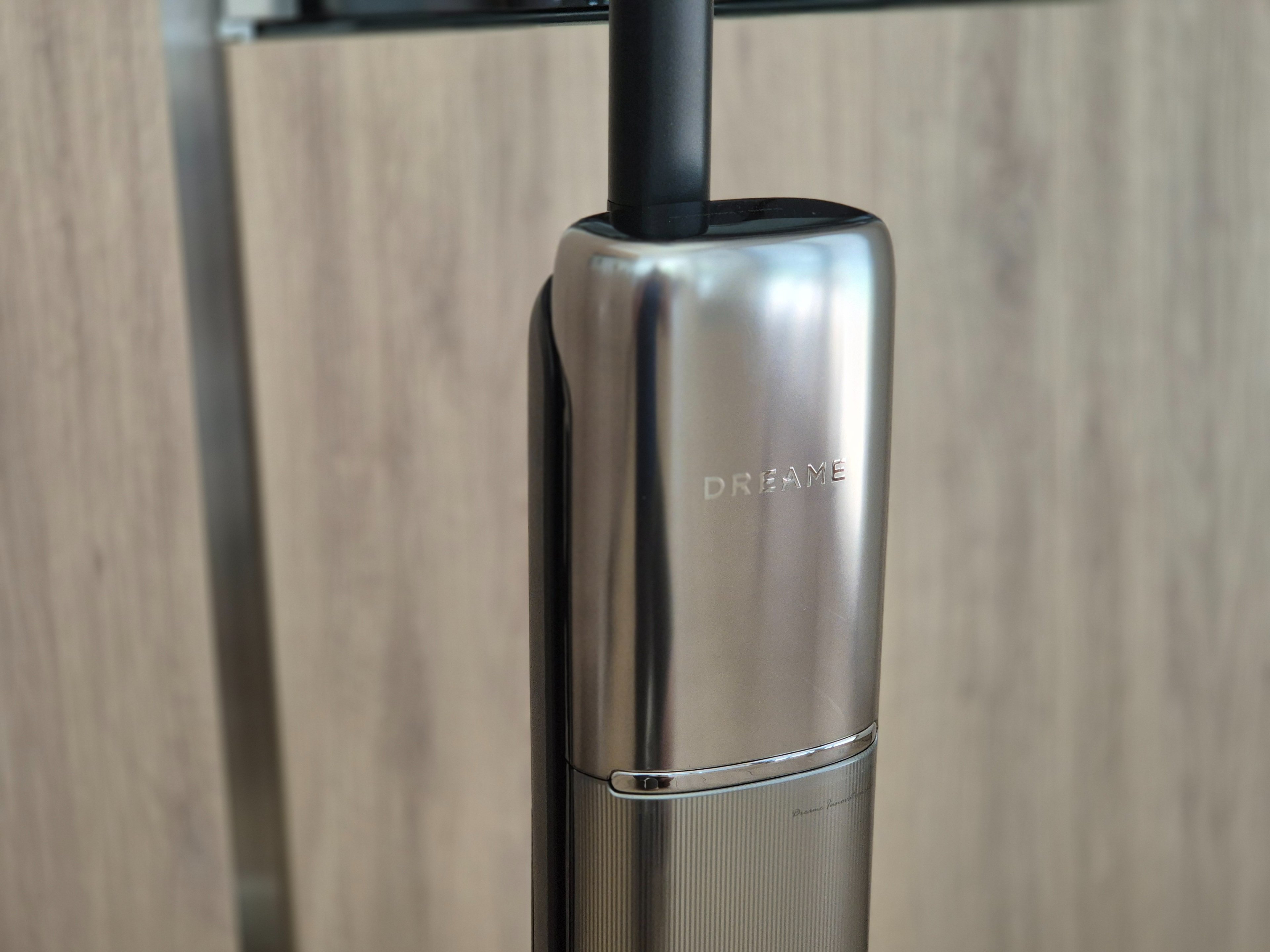 The handle of the Dreame T16 Pro Heat ©Hagop Kavafian for Clubic