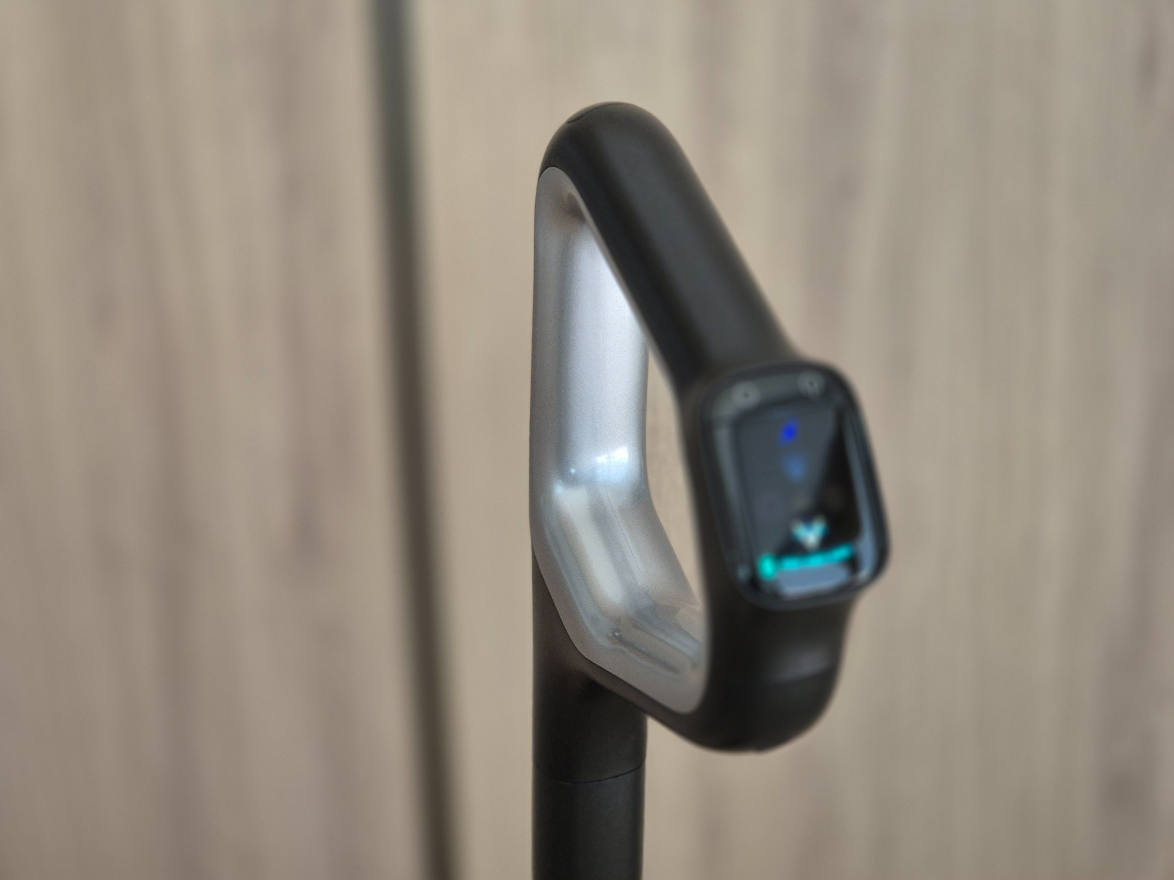 The handle of the Dreame T16 Pro Heat ©Hagop Kavafian for Clubic