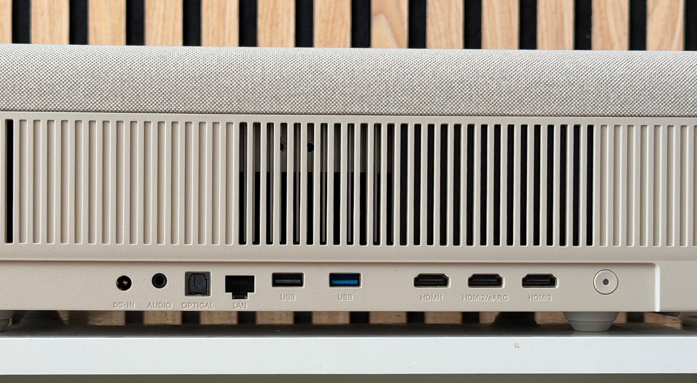 The connectivity covers the essential needs of a modern installation. ©Charles Gouin-Peyrot for Clubic