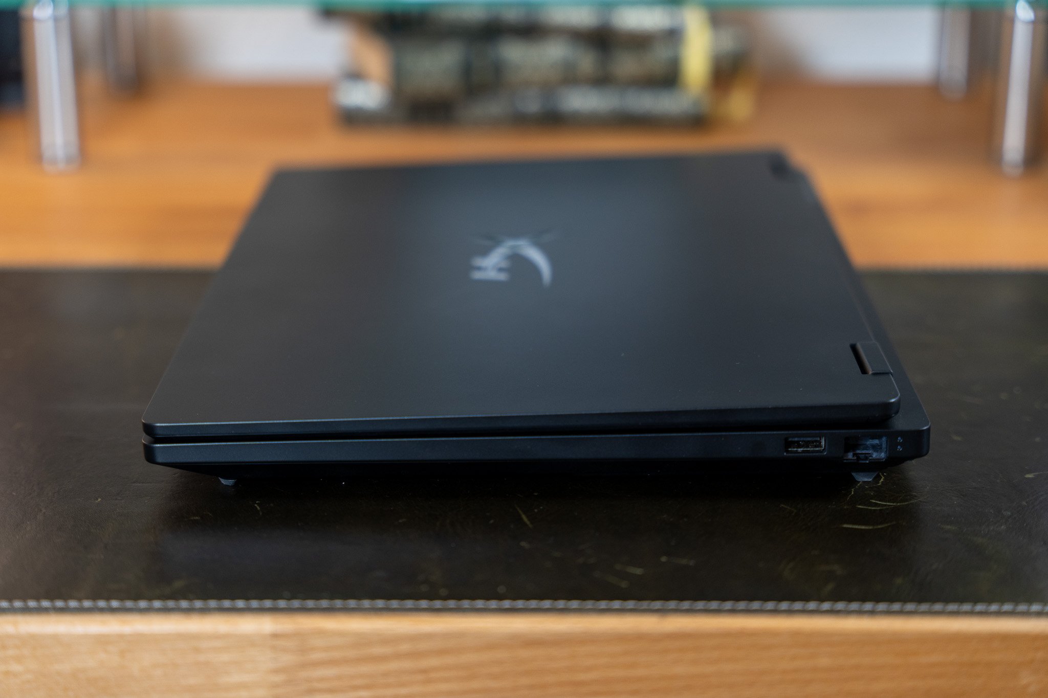 The connectors are spread across the sides and back of the chassis. ©Nathan Le Gohlisse for Clubic