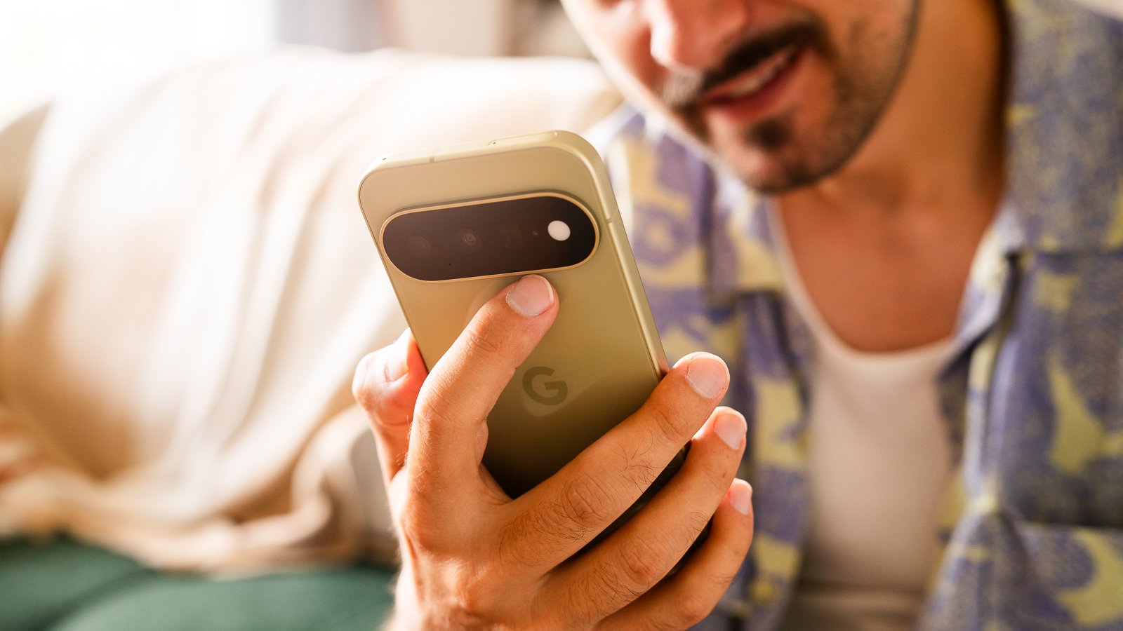 The camera bar is now much thinner than on the Pro model. ©Pierre Crochart for Clubic