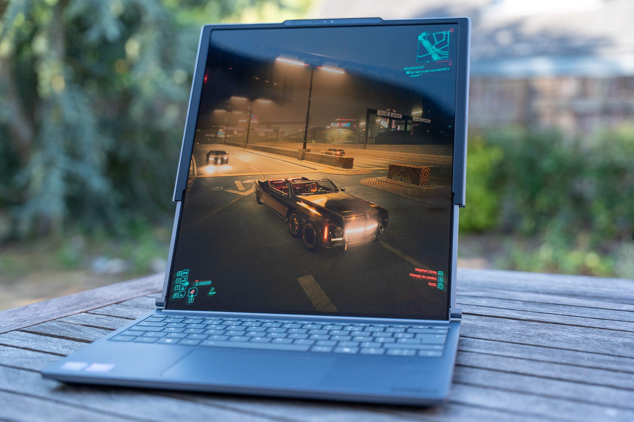 Jouer à Cyberpunk 2077 in this format is more fun than we expected (of course, it’s also possible to stay in 14 inches). © Clubic