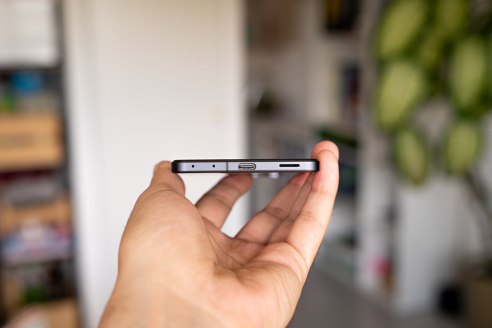 Appreciate the thinness of the device. ©Pierre Crochart for Clubic
