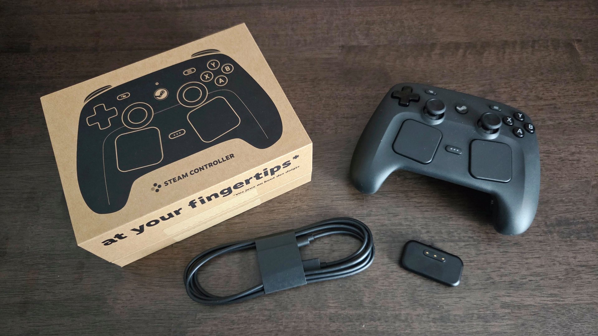The back of the controller offers little to discuss. © Nerces for Clubic