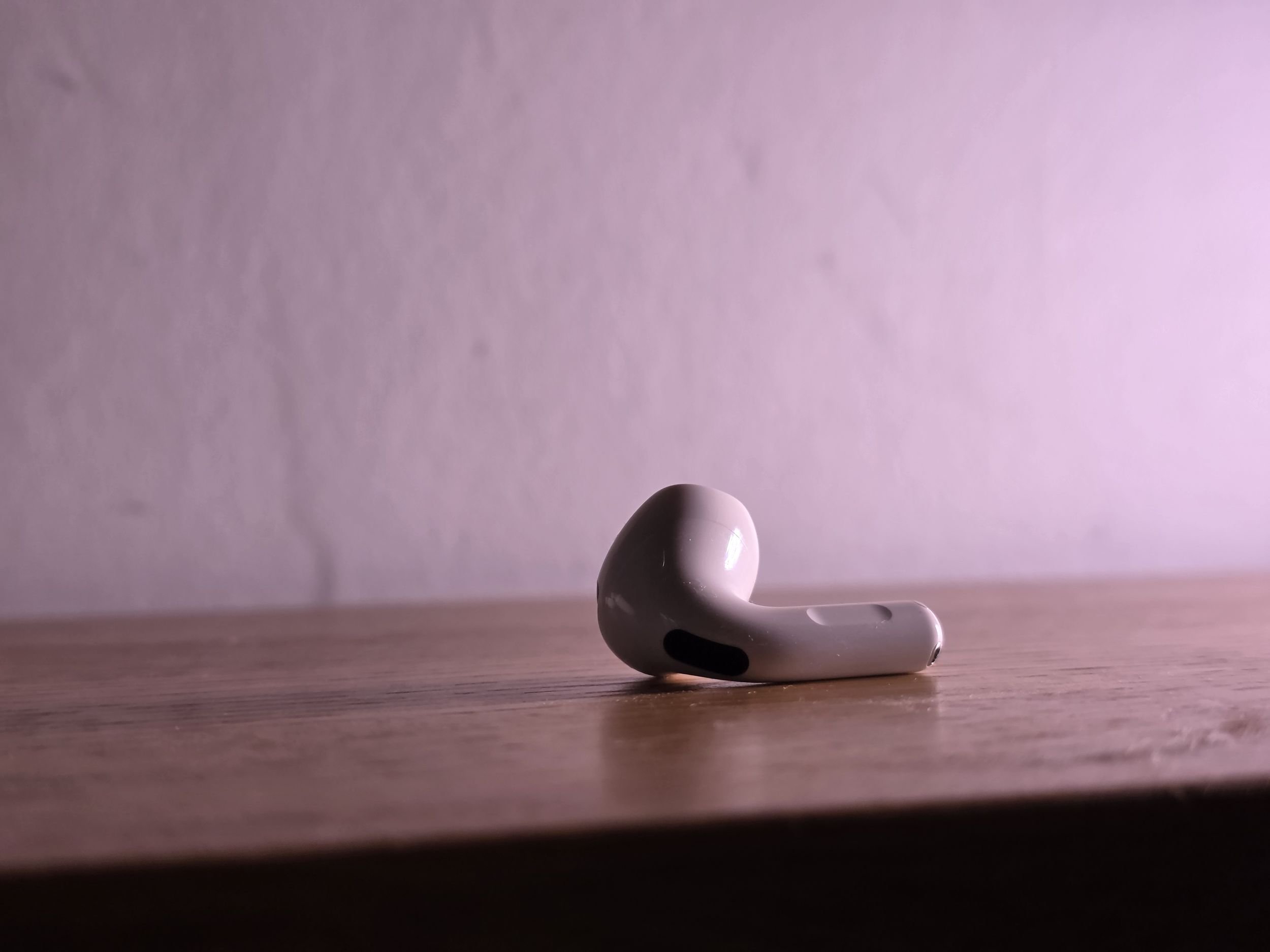 Le détails qui change tout, ou plutôt qui corrige une énormité de la version précédente : la tige peut enfin contrôler le volume © Guillaume Fourcadier pour Clubic