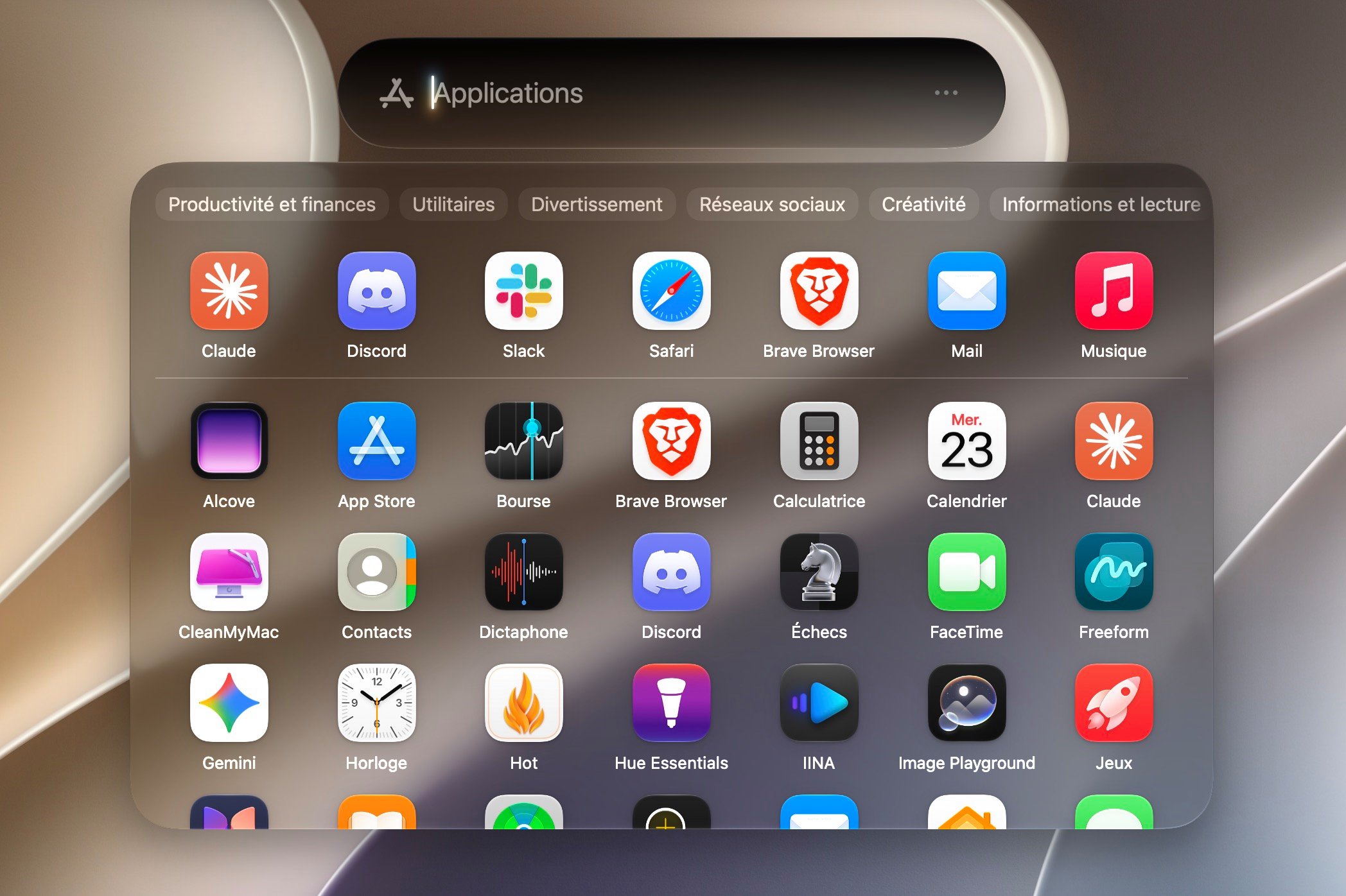 Le sélecteur d'applications ne bouge pas, mais adopte un nouveau look ©Mathieu Grumiaux pour Clubic