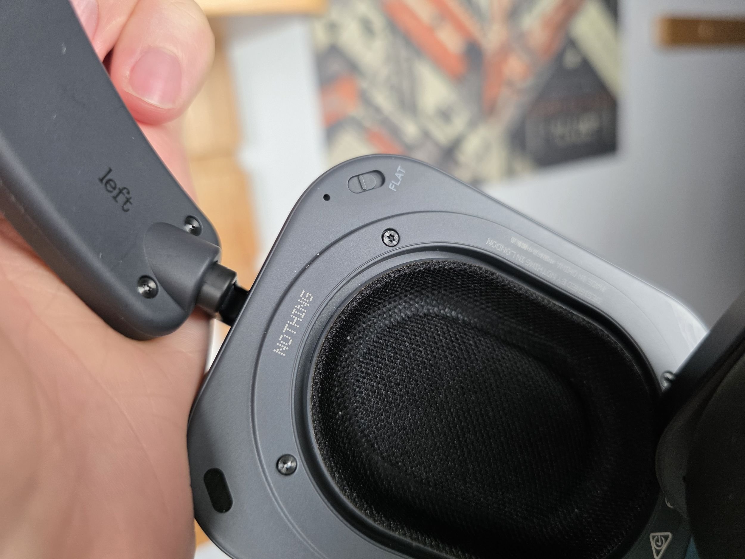 Switching from normal to Flat clearly changes the sound, but barely improves it © Guillaume Fourcadier for Clubic