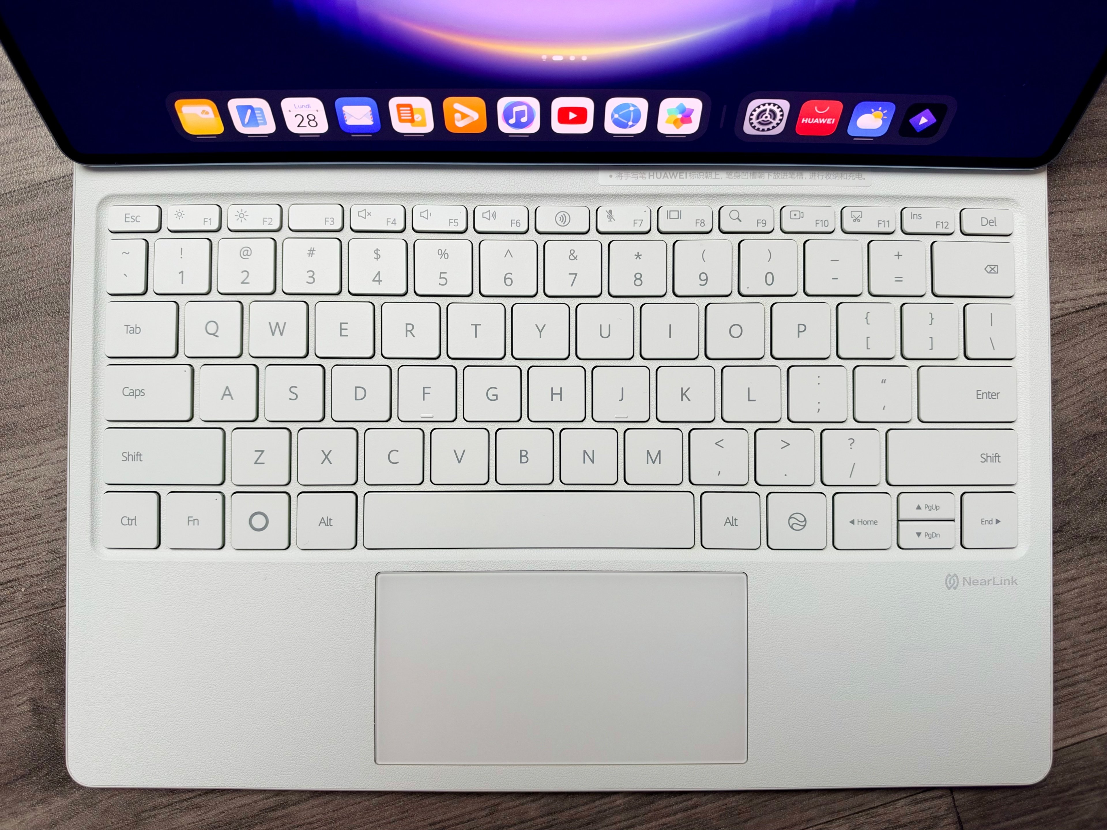 A très bonne clavier+ trackpad, mais uniquement en QWERTY ©Mathieu Grumiaux