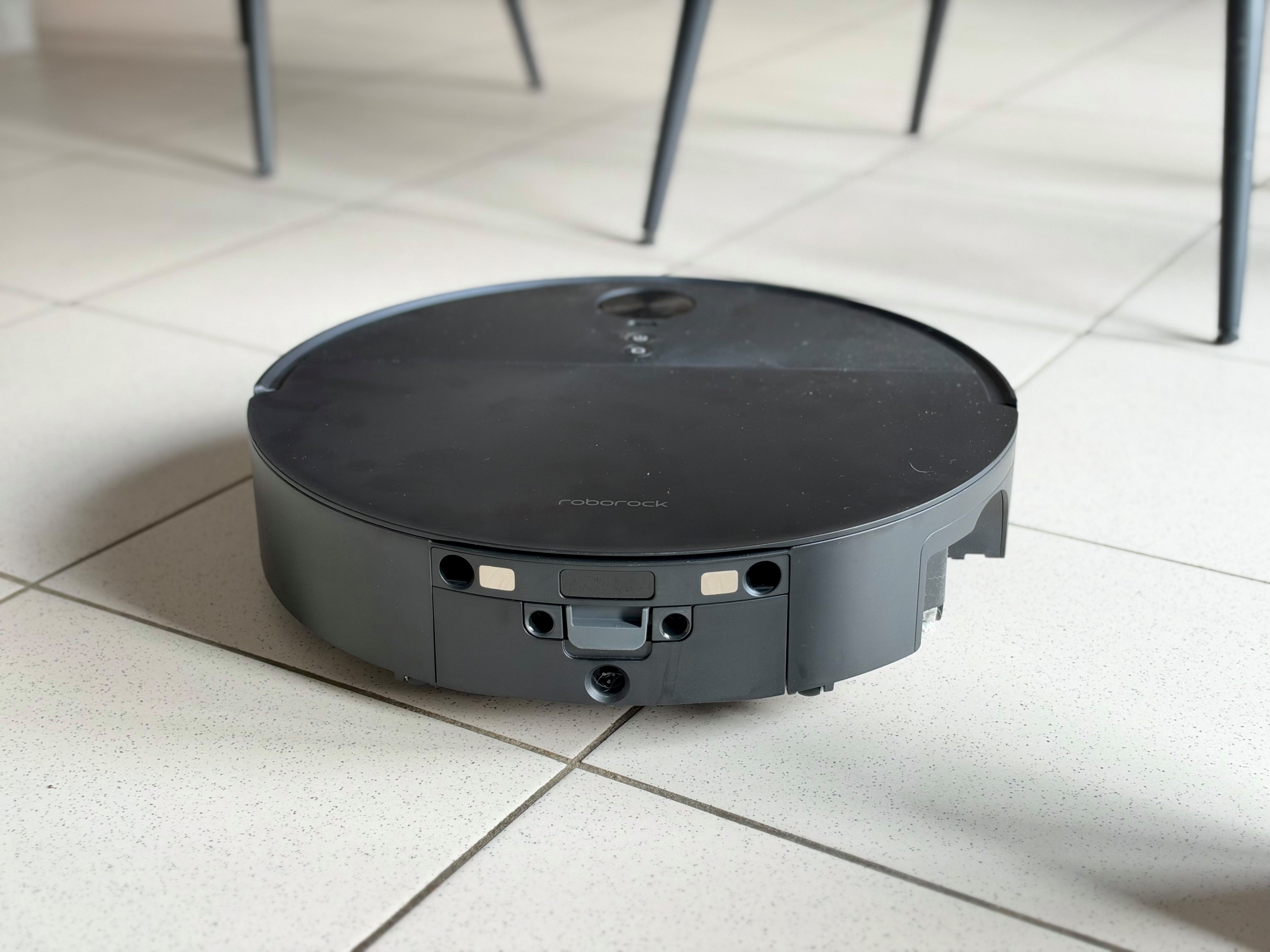 The Saros 20 Flow Complete is an excellent vacuum ©Roborock