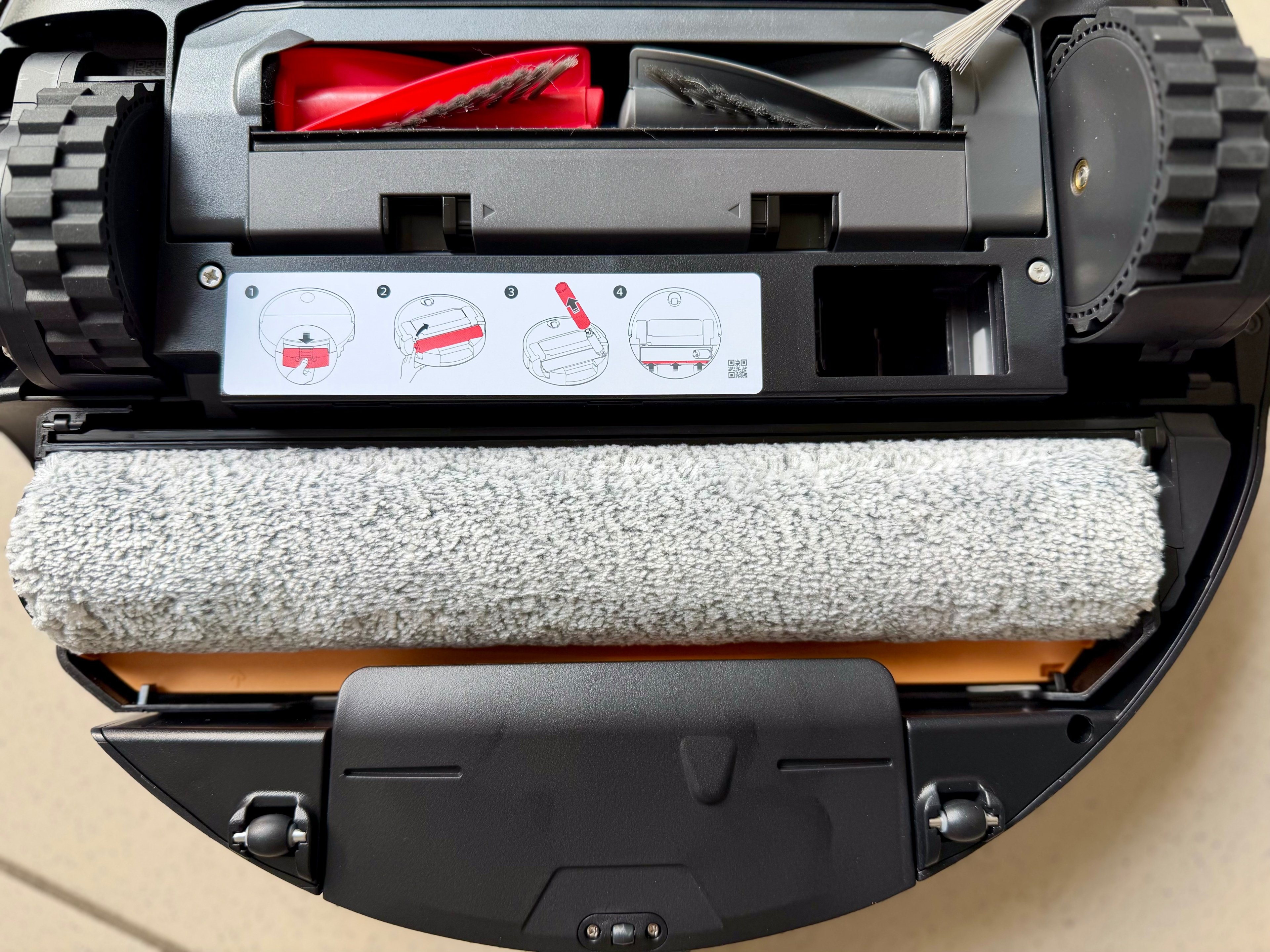 The roller is more effective on embedded stains ©Mathieu Grumiaux