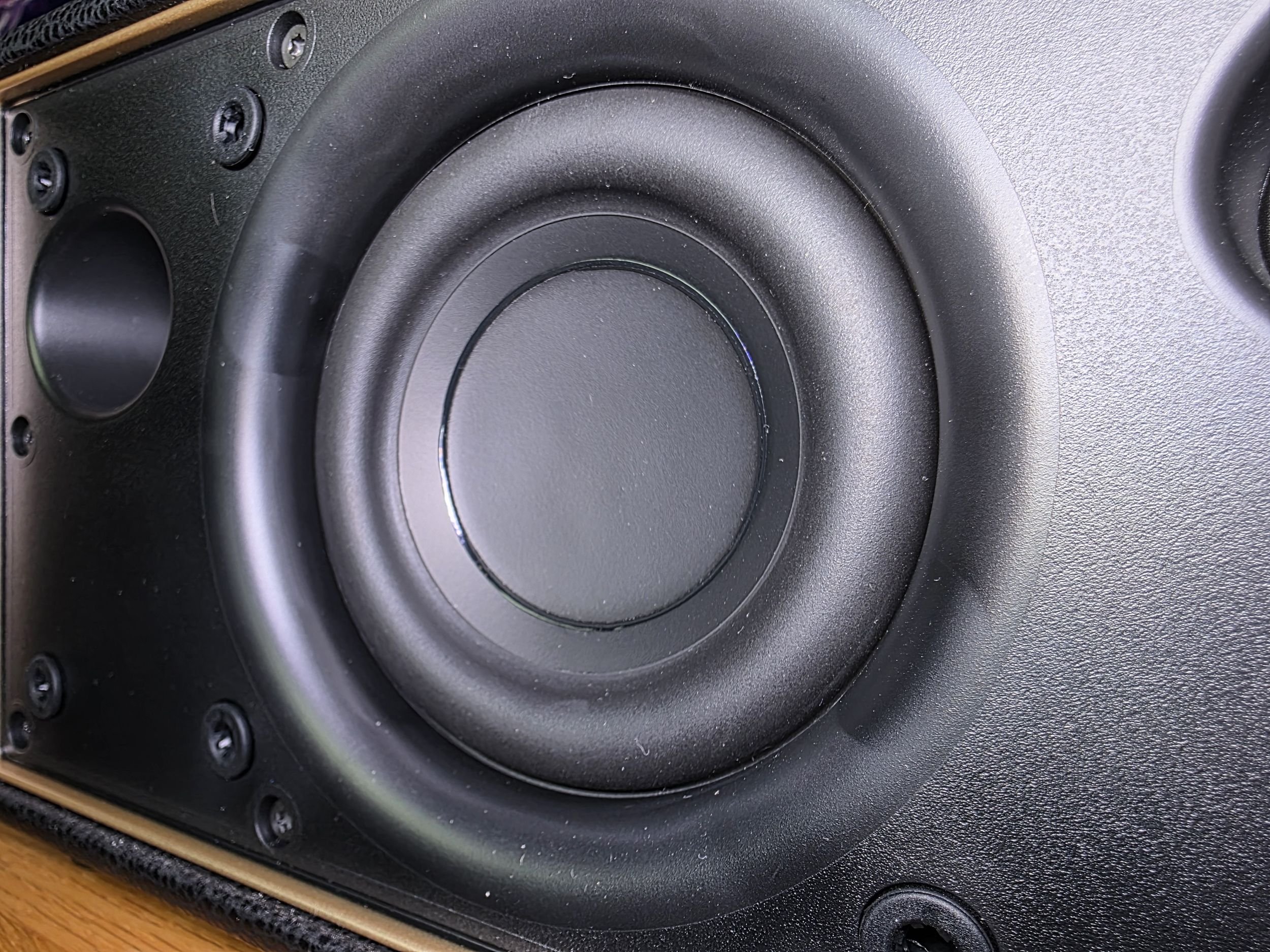 Stanmore IV is even more impressive, but the Acton IV’s woofer remains substantial for the speaker’s size  © Guillaume Fourcadier pour Clubic