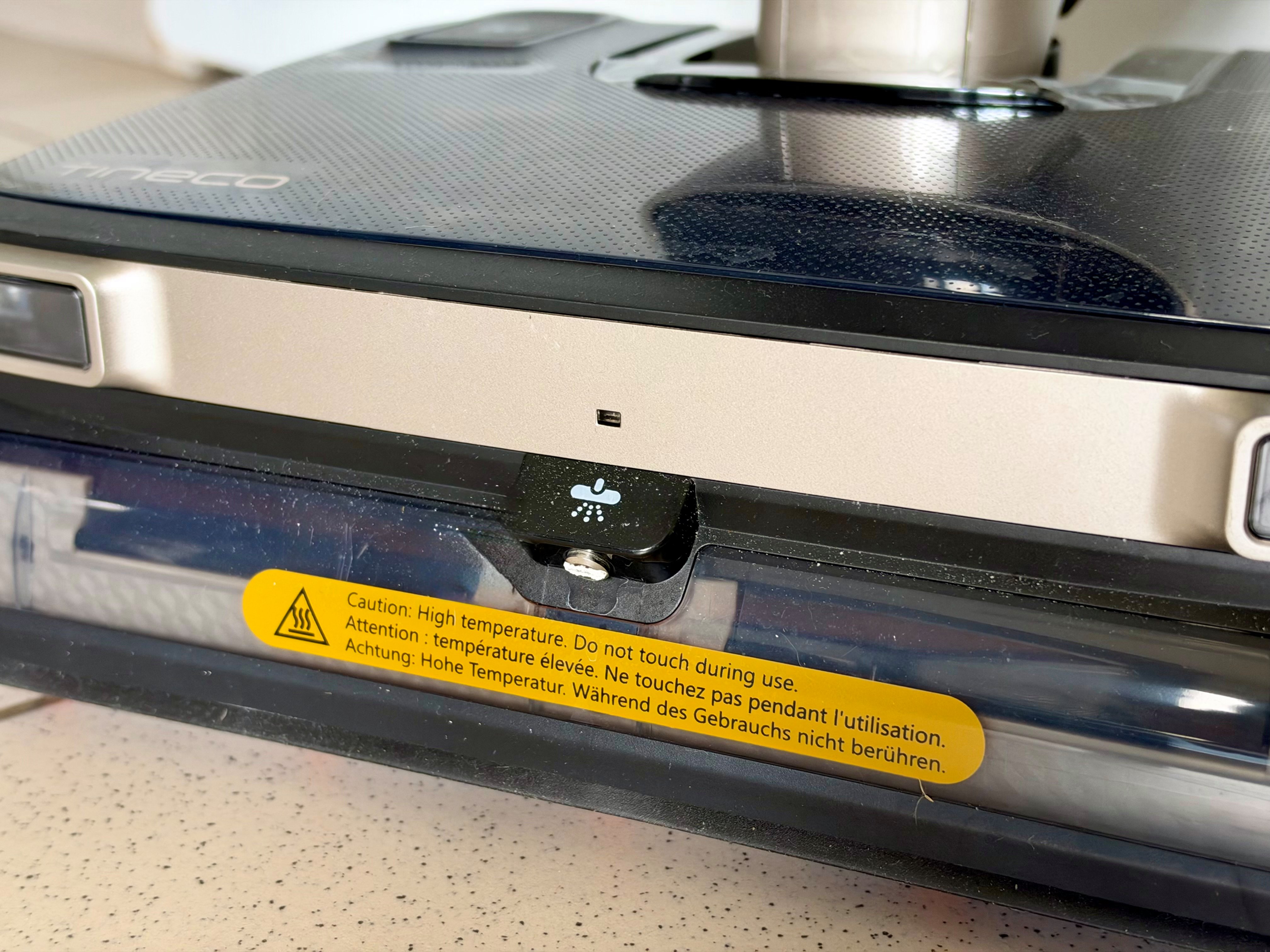 ThermoBlast nozzle. The jet is activated by a dedicated button ©Mathieu Grumiaux