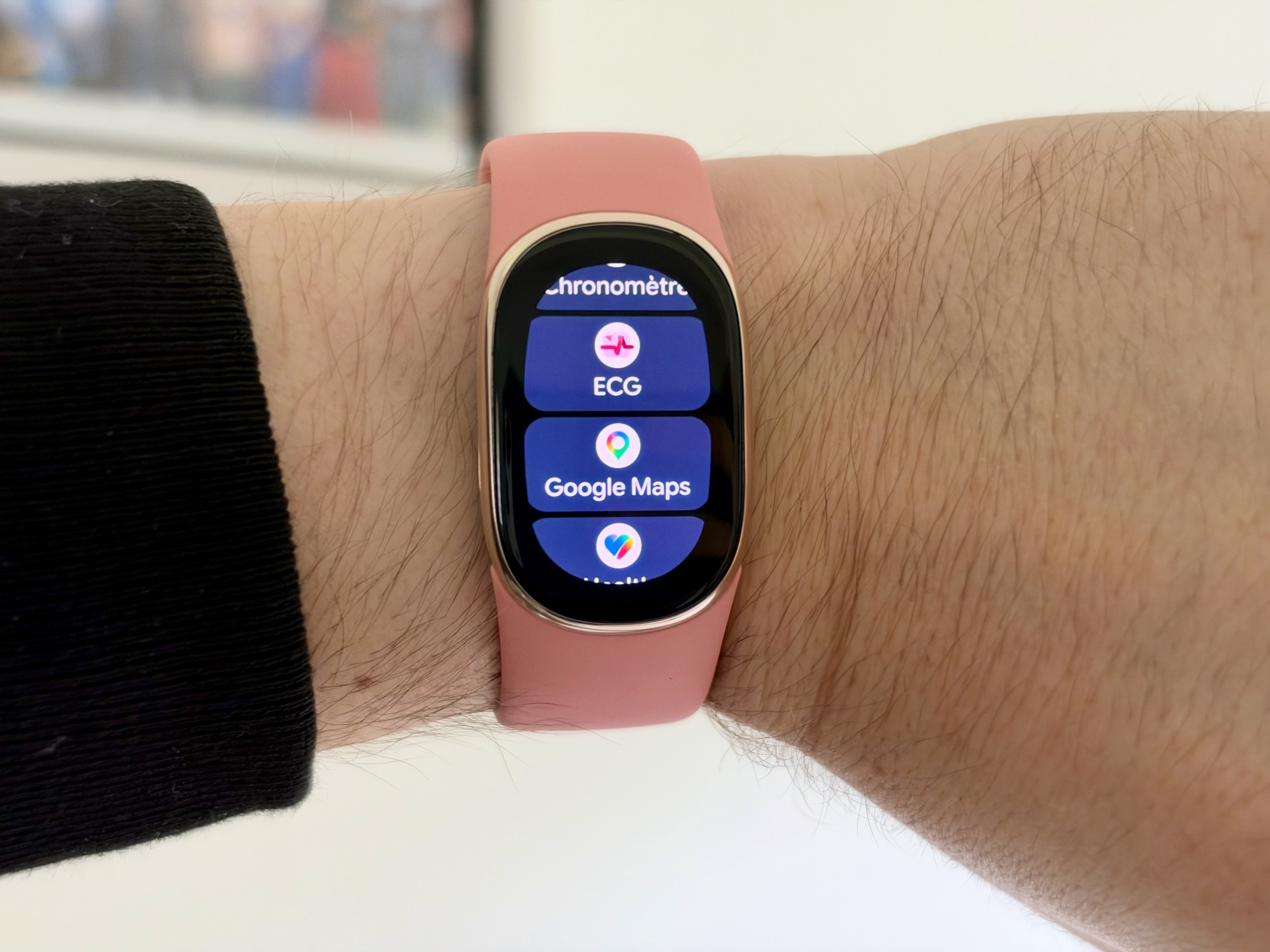 Quelques apps préinstallées : on est bien sur un bracelet connecté et non une montre ©Mathieu Grumiaux
