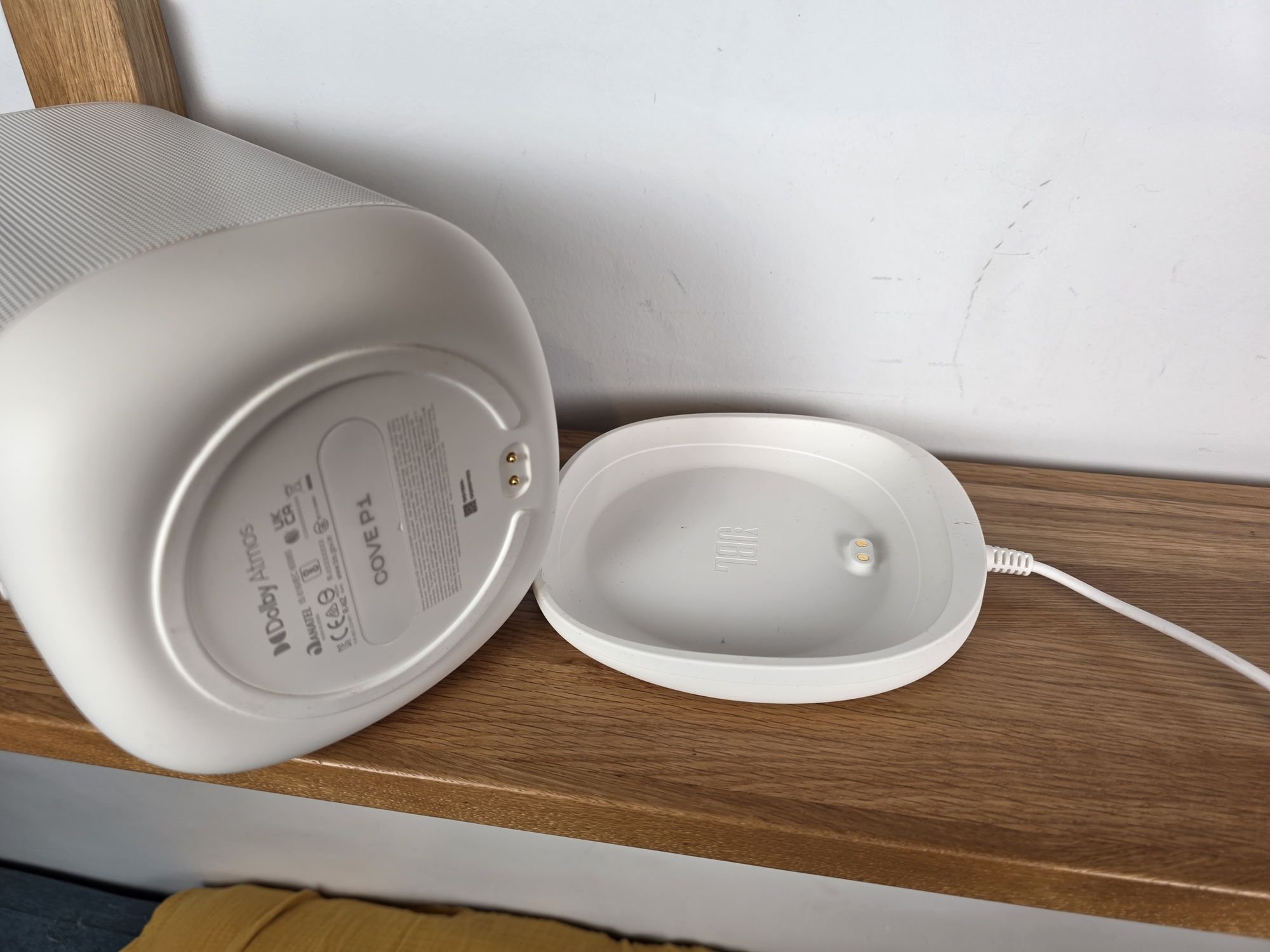 Advantage in sedentary use, the charging base © Guillaume Fourcadier for Clubic