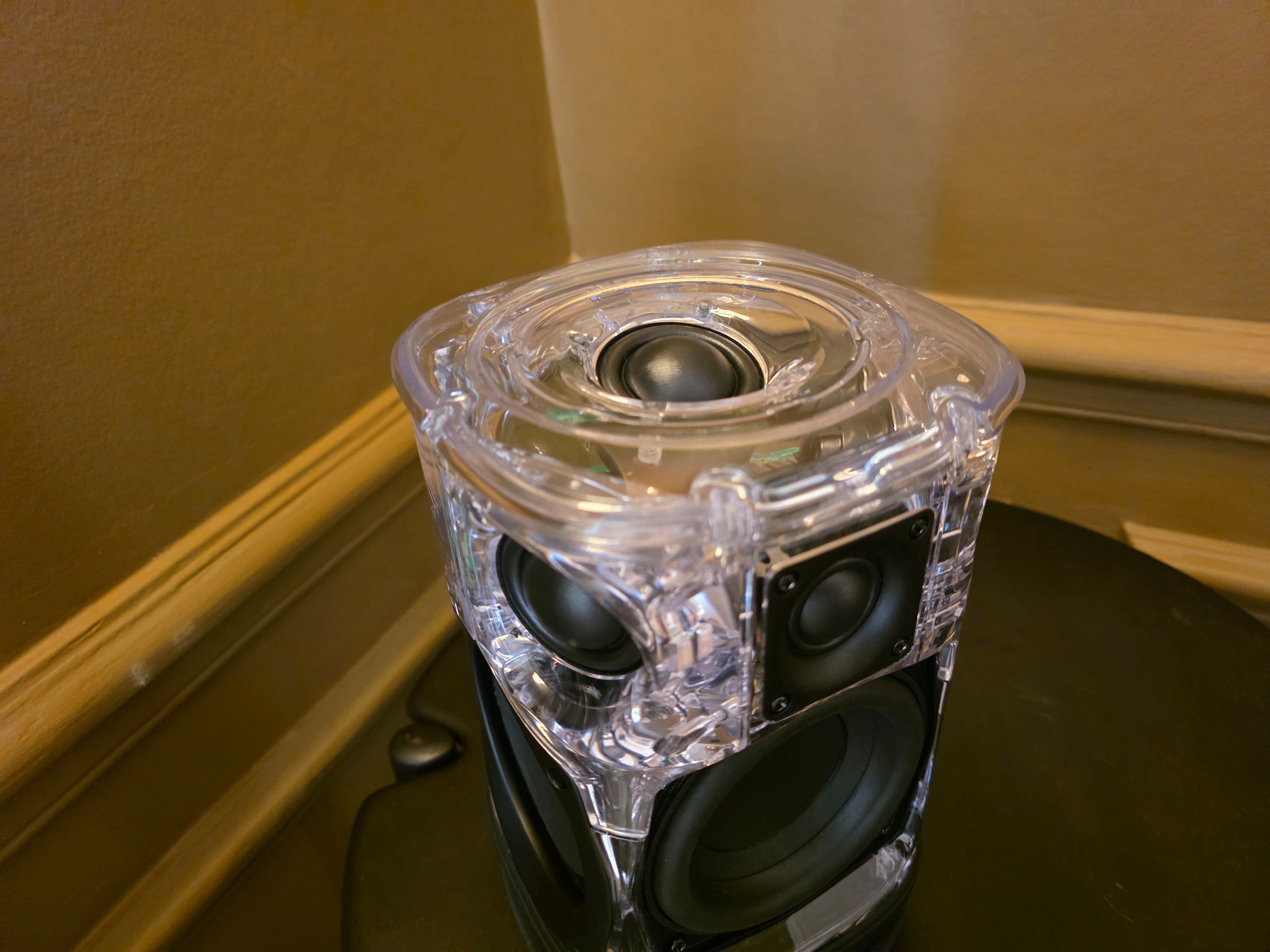 A secret weapon of the product, an Atmos speaker © Guillaume Fourcadier for Clubic