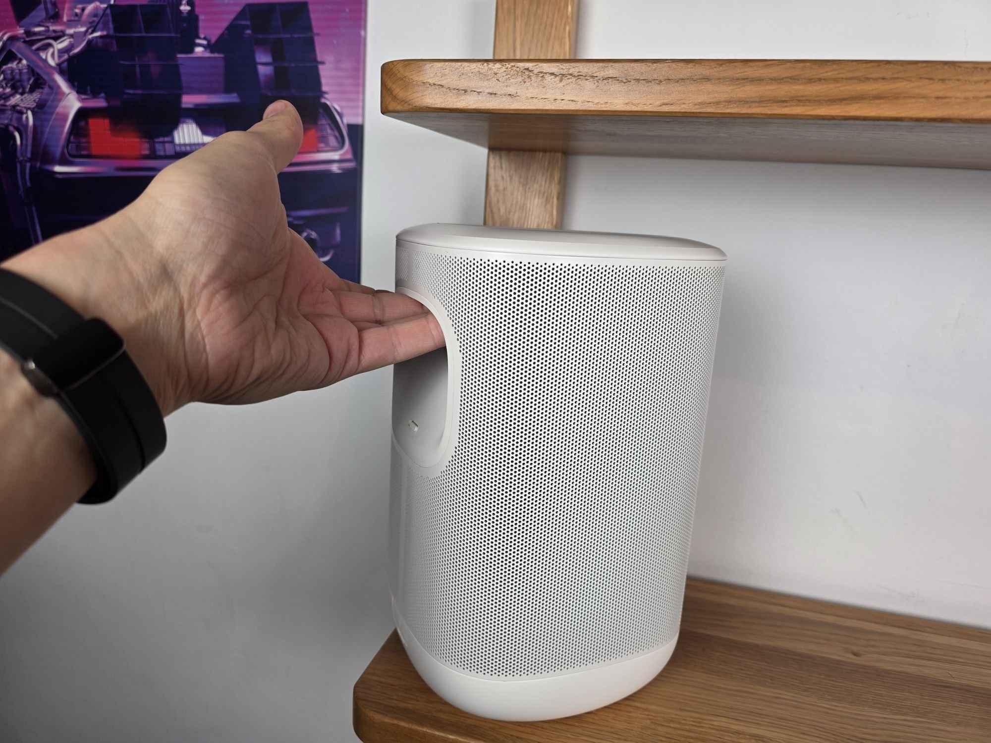 The mark of portability? A handle directly integrated into the structure © Guillaume Fourcadier for Clubic